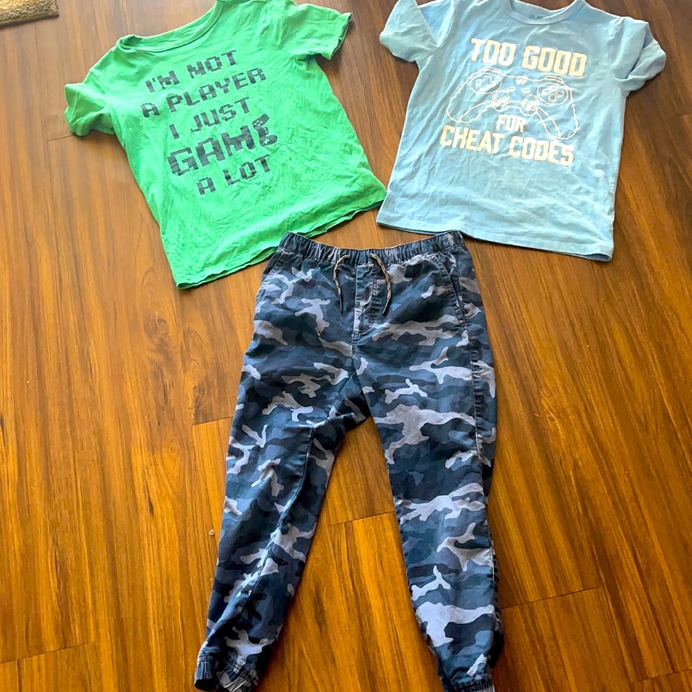 Gap size 8/M boys outfit with additional shirt